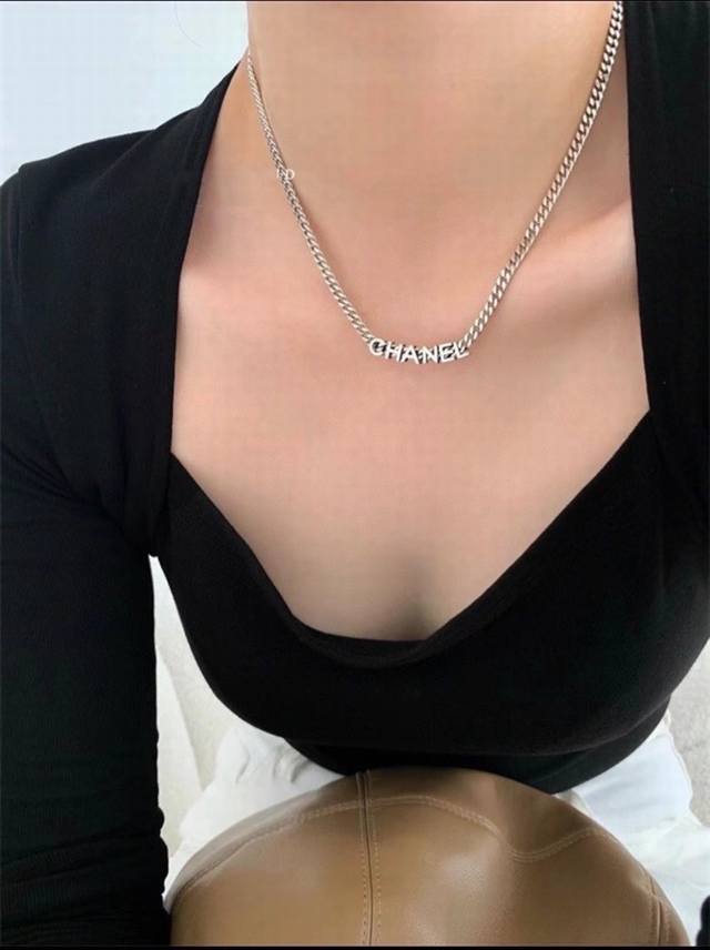 Chanel香奈儿 中古 字母 项链原版复刻logo 小香家的款式真心无需多介绍每一款都超好看 精致大方 非常显气质